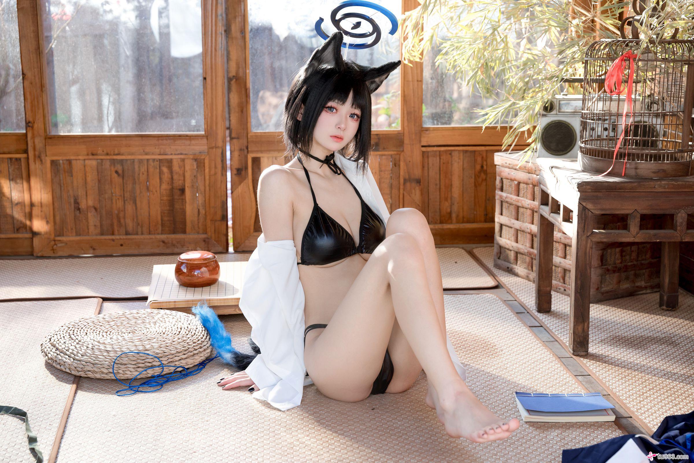 熟女 四つん這い アナルフィンガー 画像
