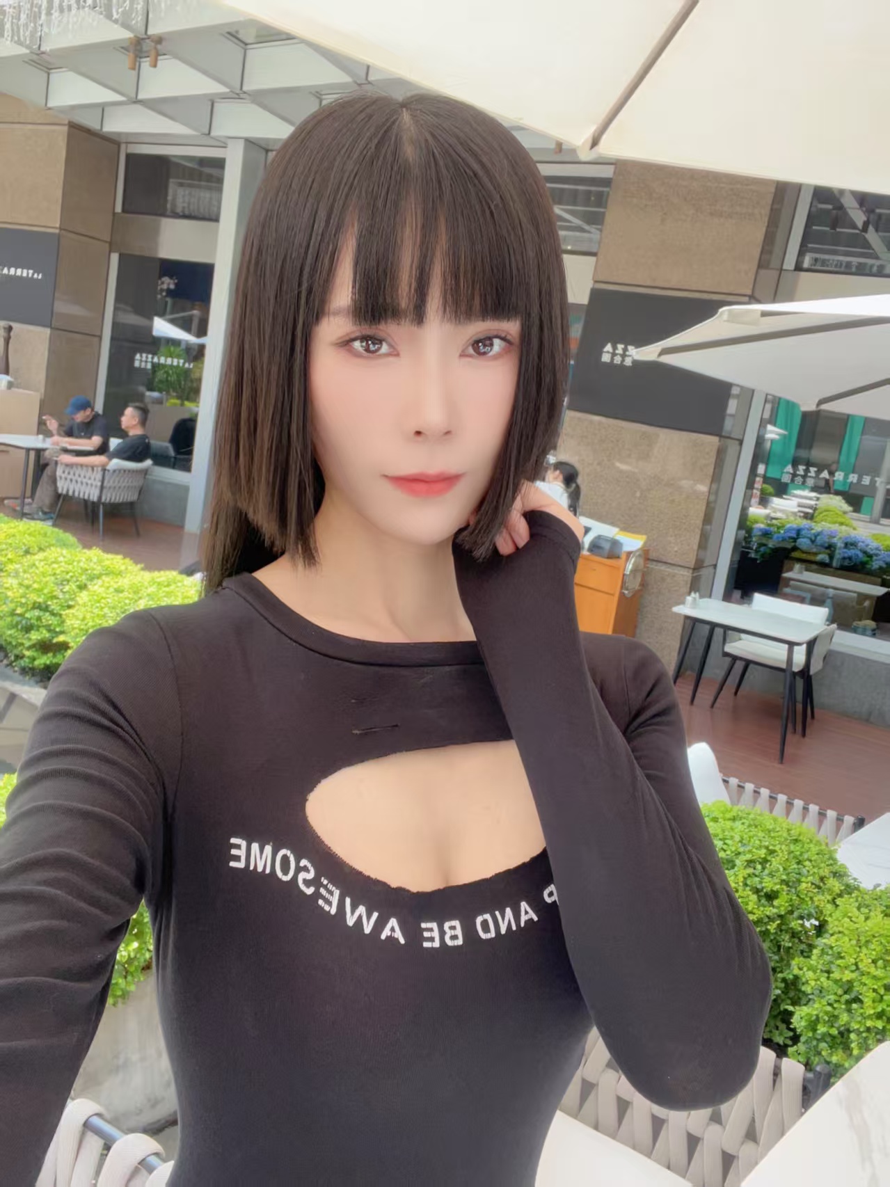 緊縛吊るされた美人淑女 エロ画像官能的イラスト