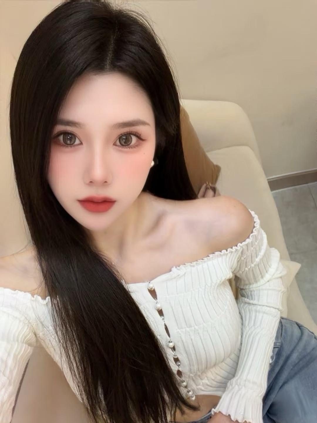 素人の女の子が悪ふざけでおケツだしたりお ぱい触りっこしてる悪ノリ画像www 50枚