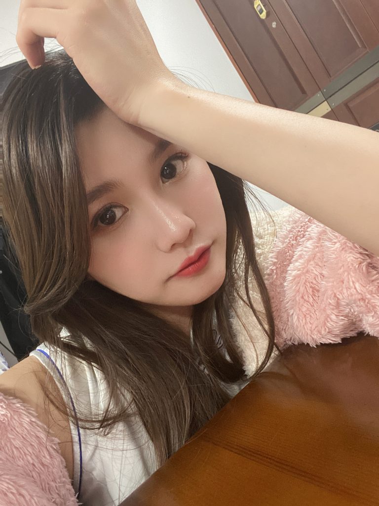 大人女子 デニムスカートコーデ画像