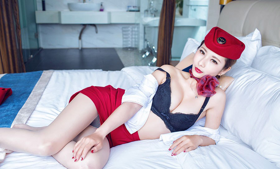 可愛い女の子 着衣正常位sex画像 巨乳美人 イキ顔